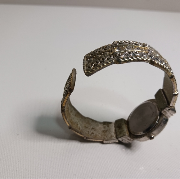 Accutime Watch Company ladies watch bracelet, beautiful watch has new battery, s - Picture 3 of 6